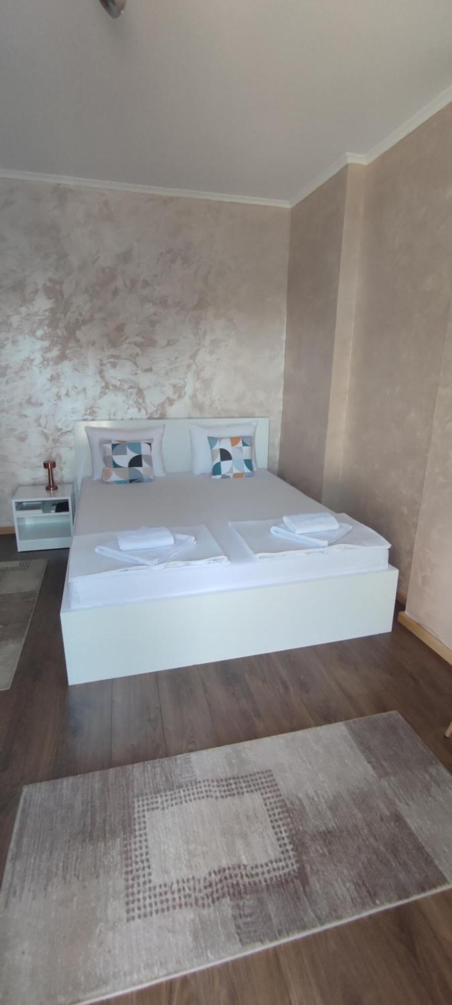 Ferienwohnung Menrat Novi Sad Exterior foto